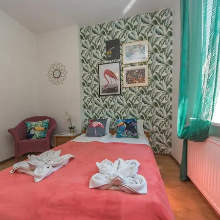 14 Przy Ul. Dlugiej Apartman *